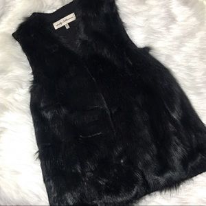 Faux fur black vest XL sweater knit